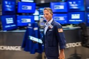 八字详批尾盘：美股小幅上扬 标普指数上涨约0.3%