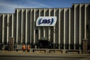 八字详批陷入丑闻的巴西肉类巨头JBS在美上市 首日开盘报13.65美元