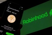 八字详批“接盘侠”没了？标普500指数季调维持成分股不变，Robinhood、Applovin应声大跌