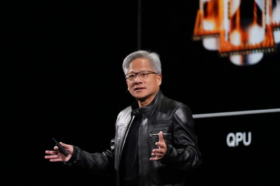 英伟达CEO黄仁勋：预计欧洲AI算(😗)力将在未来两年增长10倍